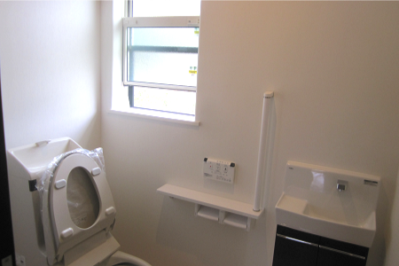 ��ʏZ��(�g�C��)�@�N���X�E�ǎ��H���@�{�H����